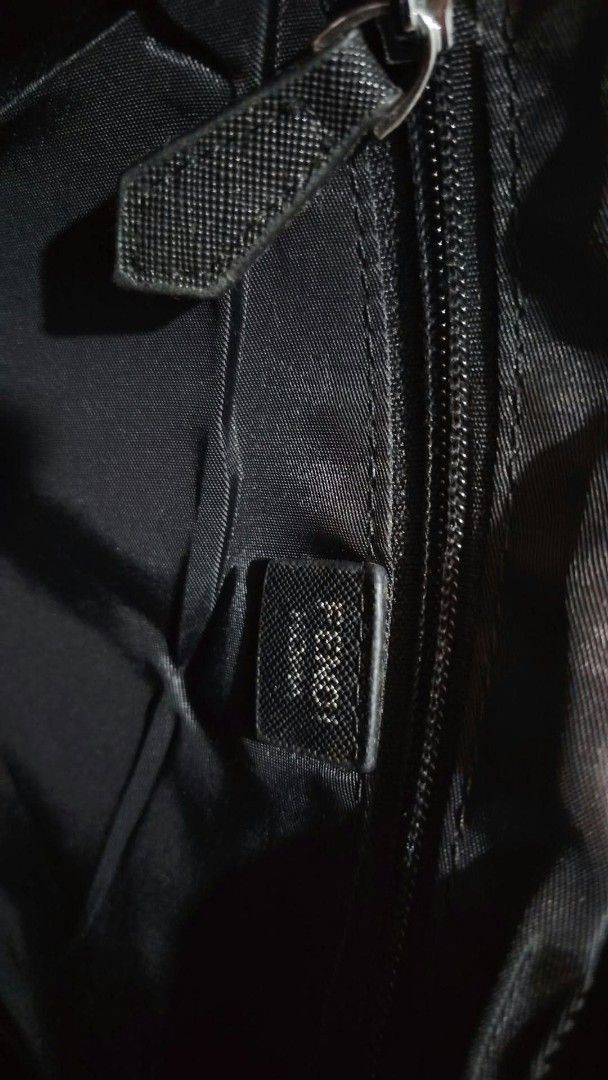 Fendi (Category: Purses & Pouches) located in Bulacan. Submitted by jhefkheelo02163 (Listing ID 1466369717, Image 3). Description: Fendi pouch No flaws .