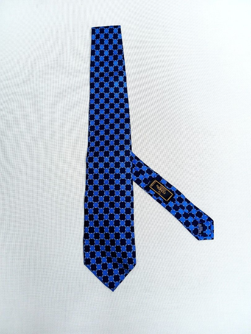 Fendi cravatte necktie (Category: Luxury Accessories) located in Candelaria. Submitted by saorsa.thrift (Listing ID 1466442095, Image 2). Description: Fendi cravatte necktie (Authentic) Excellent condition 1,500 shipped.