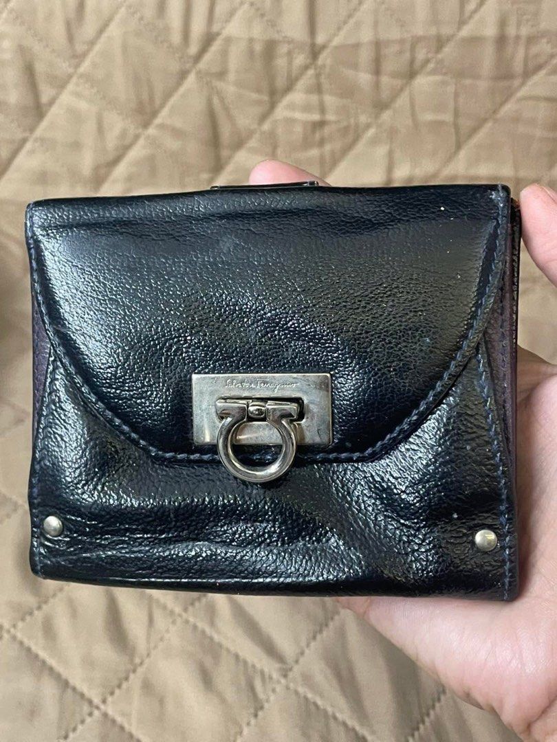 Ferragamo wallet (Category: Wallets & Card holders) located in Baguio. Submitted by nalyns_unique_finds (Listing ID 1466337578, Image 1). Description: .