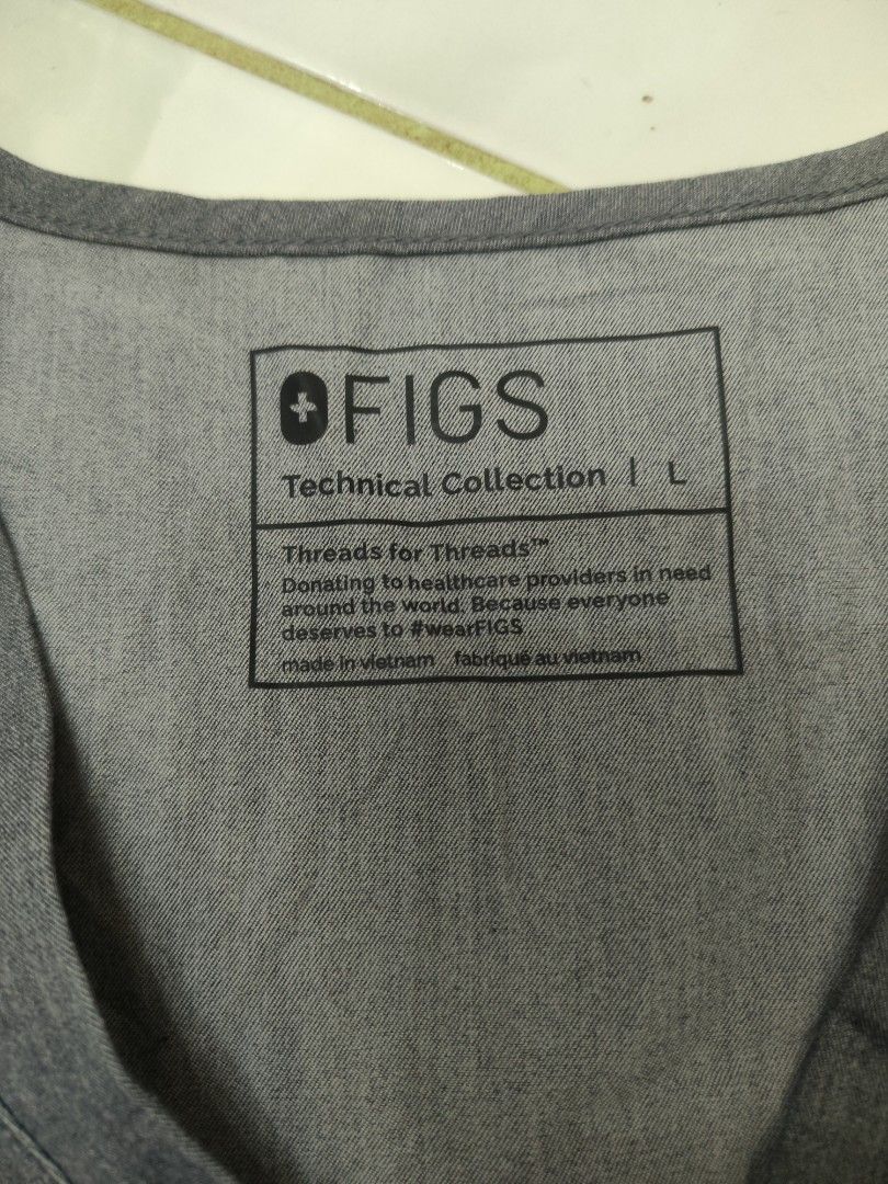 FIGS Scrub top (Category: Blouses) located in Santa Cruz. Submitted by mark_grimaldo (Listing ID 1466502536, Image 3). Description: FIGS Scrub top ✅Size: L (21 x 27) ✅P 550 ✅Excellent condition ❌Issue: Embroided logo Laguna Area DM📩📩📩.