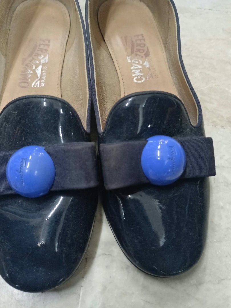 Flats Ferragamo (Category: Flats & Sandals) located in Manila. Submitted by aumberhale04.41 (Listing ID 1466559427, Image 1). Description: minimal signs of use size 7.