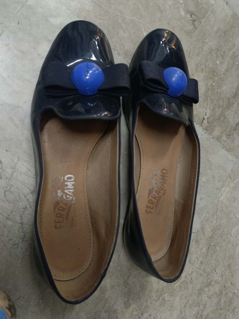 Flats Ferragamo (Category: Flats & Sandals) located in Manila. Submitted by aumberhale04.41 (Listing ID 1466559427, Image 2). Description: minimal signs of use size 7.