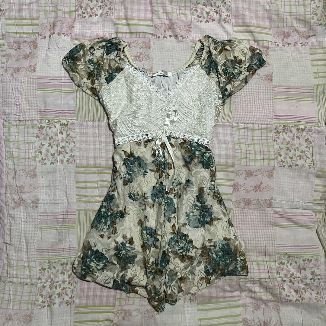 floral fairy top (Category: Blouses) located in Iloilo. Submitted by ari.bunni (Listing ID 1466351278, Image 1). Description: 🍥 floral blue fairy top ＞＜ ⏔⏔⏔⏔⏔ ꒰ Ი⑅Ი ꒱ ⏔⏔⏔⏔⏔ size﹕medium-large ◡◡﹕good condition.