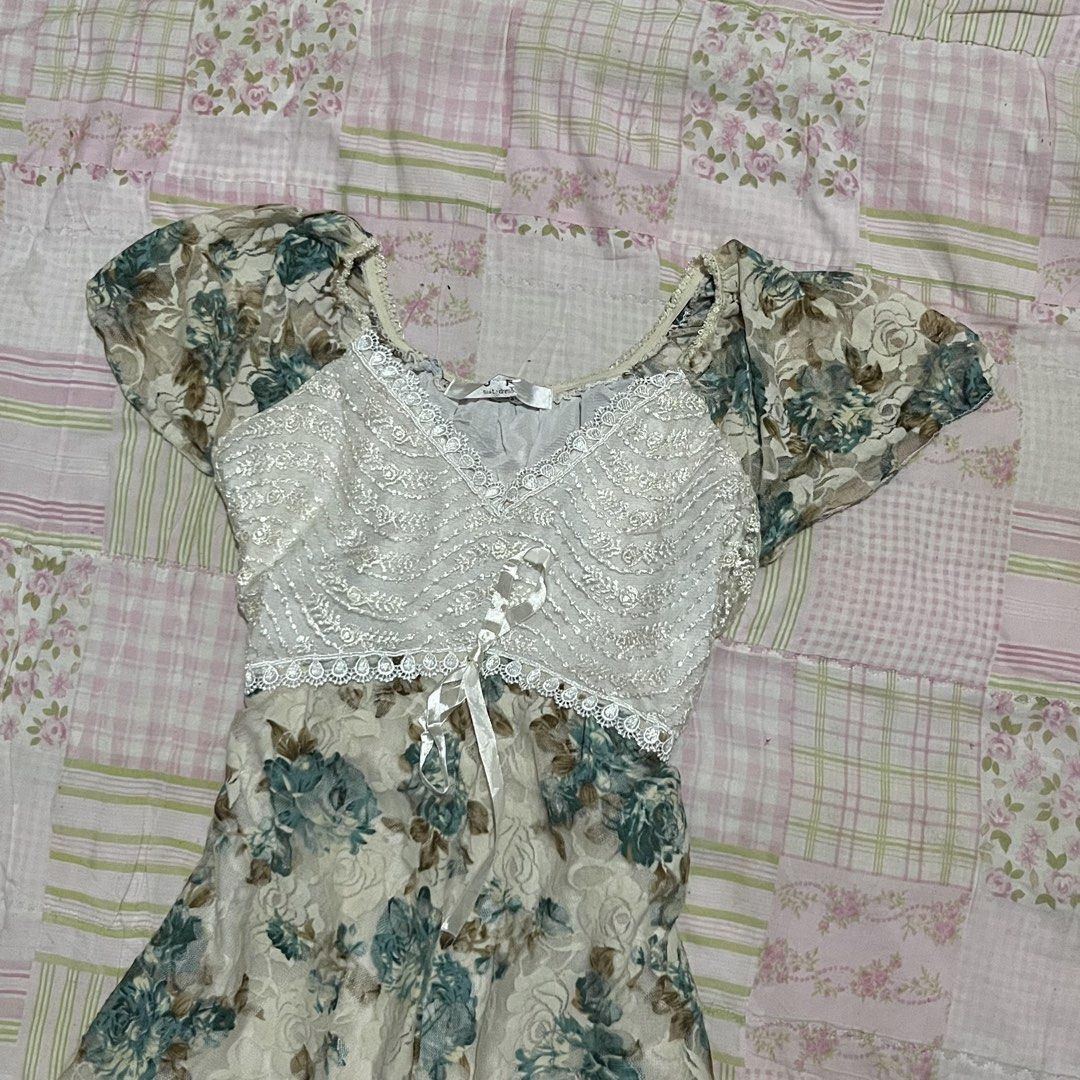 floral fairy top (Category: Blouses) located in Iloilo. Submitted by ari.bunni (Listing ID 1466351278, Image 2). Description: 🍥 floral blue fairy top ＞＜ ⏔⏔⏔⏔⏔ ꒰ Ი⑅Ი ꒱ ⏔⏔⏔⏔⏔ size﹕medium-large ◡◡﹕good condition.