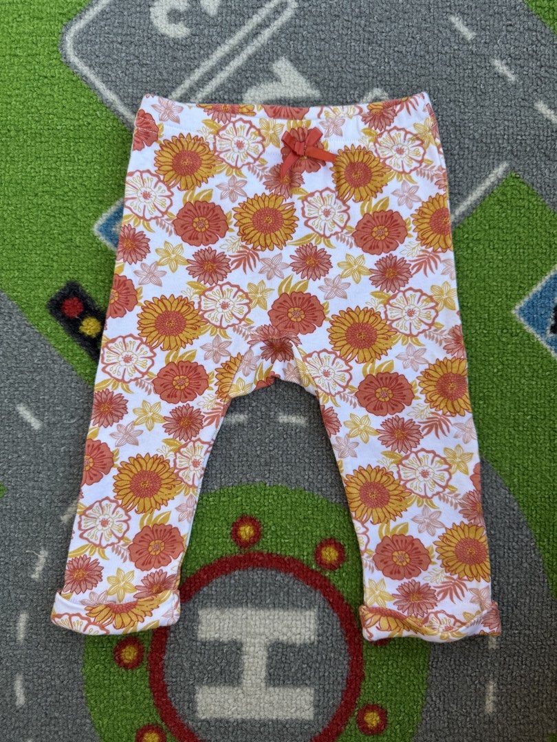 Floral Print Leggings Pants (Category: Babies & Kids Fashion) located in Rizal. Submitted by preloovved (Listing ID 1466465021, Image 1). Description: Super comfy white leggings featuring a vibrant yellow and orange floral print, cute front ribbon detail, and rolled cuffs. Easy to pull on and perfect for everyday wear. Size Small. Preloved, 6-9mos Meet-up only in GB1 San Mateo, Rizal Shipping fee c/o buyer. Tres Marias or J&T express Payment to b