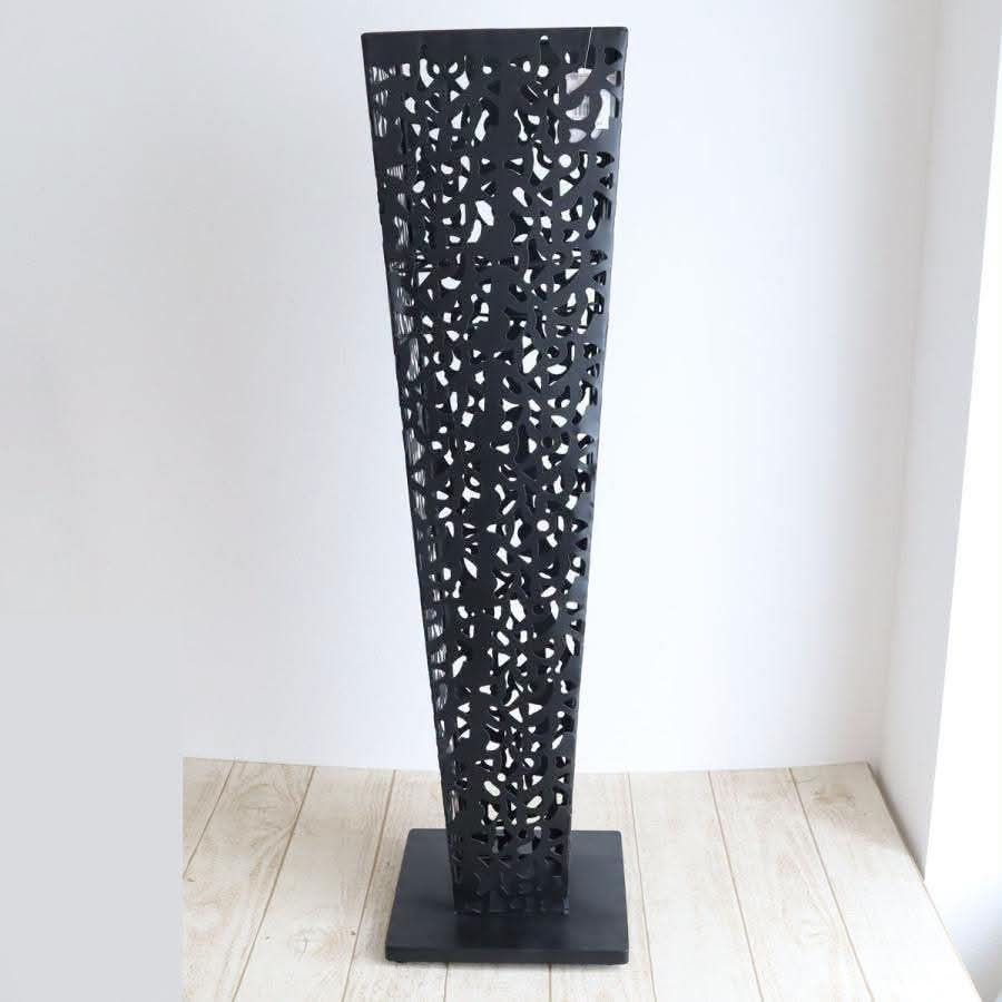 Flower Stand (Category: Other Home Furniture) located in Meycauayan. Submitted by marygracecasimiro (Listing ID 1466419392, Image 2). Description: LEAD STYLE Patterned Iron Large Flower Stand Google Price : ¥16,419 or ₱6,510 Price : 2,500 ✅ Height : 29 inches In VERY good condition 💛💛.