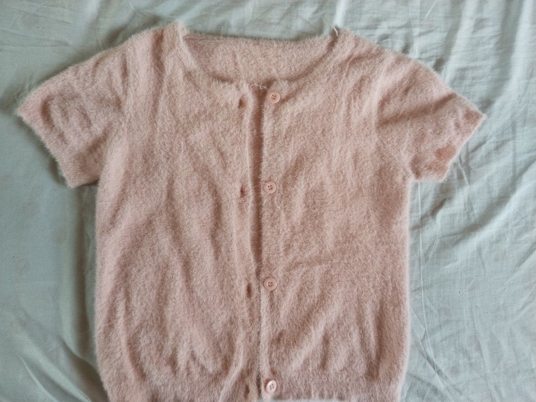 fluffy pink top (Category: Others Tops) located in Manila. Submitted by glittereyed (Listing ID 1466339933, Image 1). Description: .