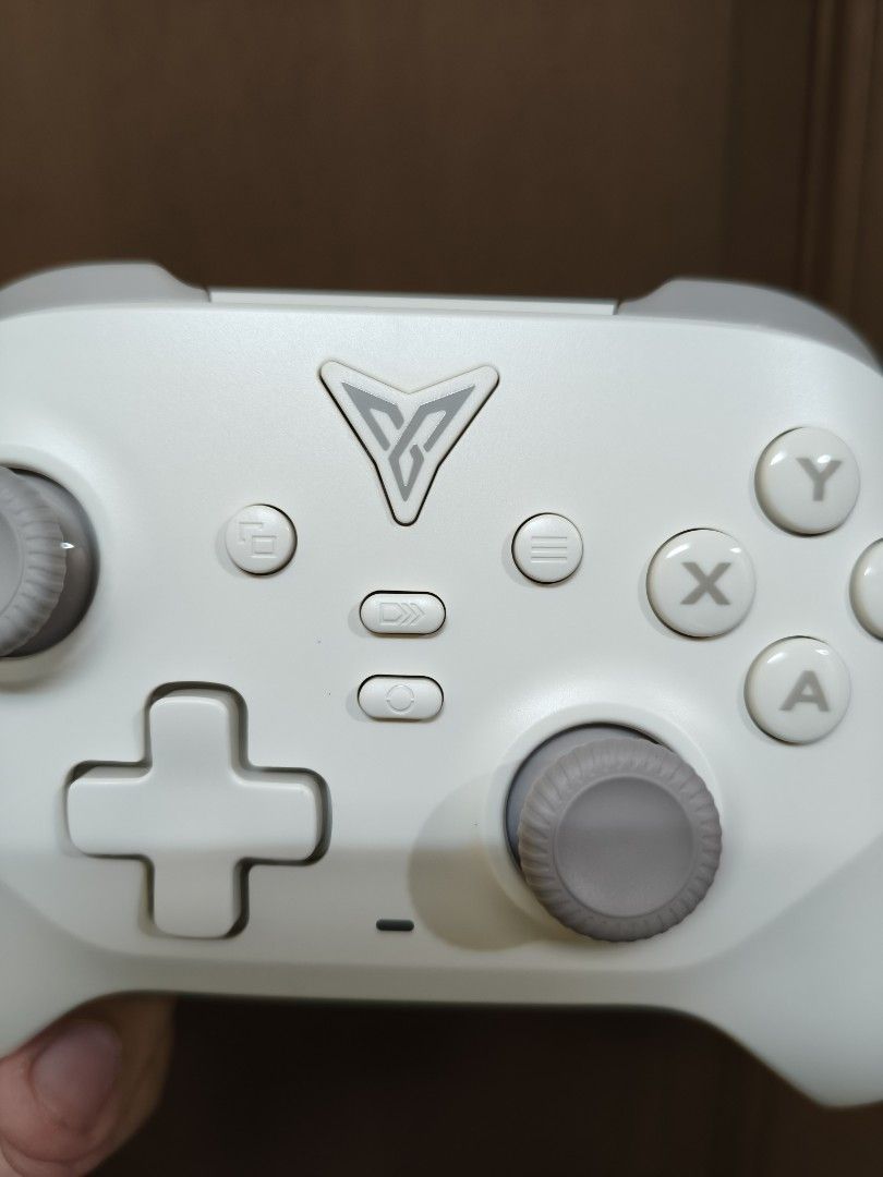 Flydigi Dunefox Bluetooth mobile game controller (Category: Controllers) located in Quezon City. Submitted by unboxingtito (Listing ID 1466433148, Image 3). Description: Brand new and unused. With dongle for pc.
