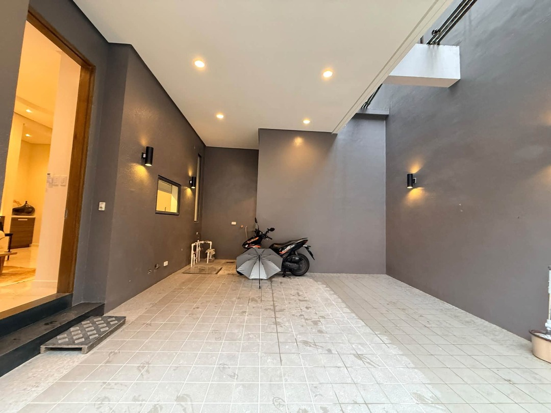 (Category: ) located in . Submitted by raincomito (Listing ID 1466546779, Image 1). Description: .
