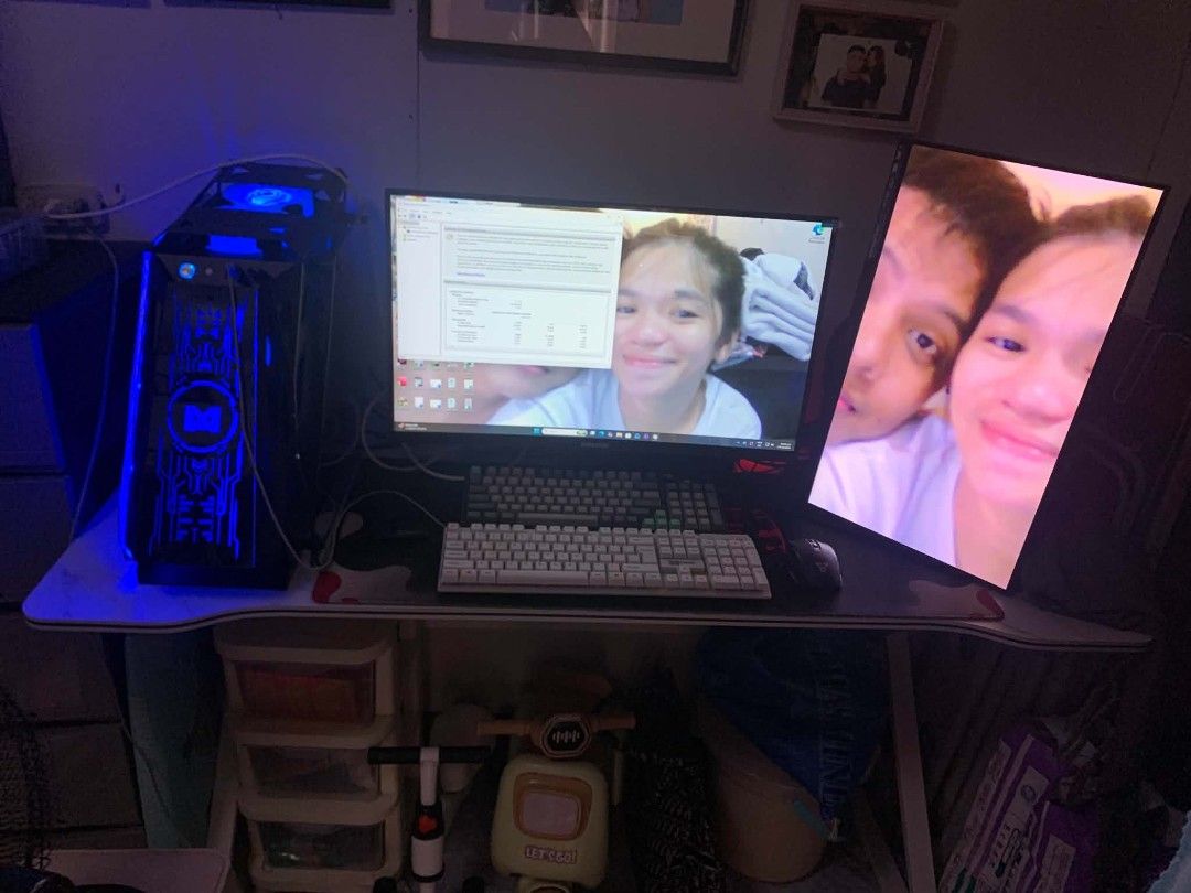 FOR SALE PC ALL IN (Category: Desktops) located in Manila. Submitted by _ellah (Listing ID 1466526469, Image 1). Description: Hi! Im selling our pc. Baka po may gusto sa inyong bumili, im located lang sa QC and here's ghe details. Details; i7 7th gen 4gb 1050ti 16gb ram 240gb ssd 500gb hhd Please excuse our faceee, para na rin siguro ma inform kayo na hindi ito scam. HAHAHAHAH im selling this kasi hindi namin nagagamit at need na rin ng funds..