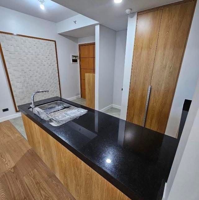 For Sale: Seasons Residence BGC (Category: Apartments & Condos) located in Quezon City. Submitted by truestorm.348446 (Listing ID 1466365872, Image 3). Description: For Sale: Seasons Residence BGC -Natsu tower -18th floor -Corner unit 56.5 sqm 1 bedroom 1 parking slot Selling Price: 21M Jarvik Ongtauco 0917554-6779 #realestateph #realestate #investment #houseandlotforsaleph #philippines #house #preselling #home #realtor #realestatephilippines #co