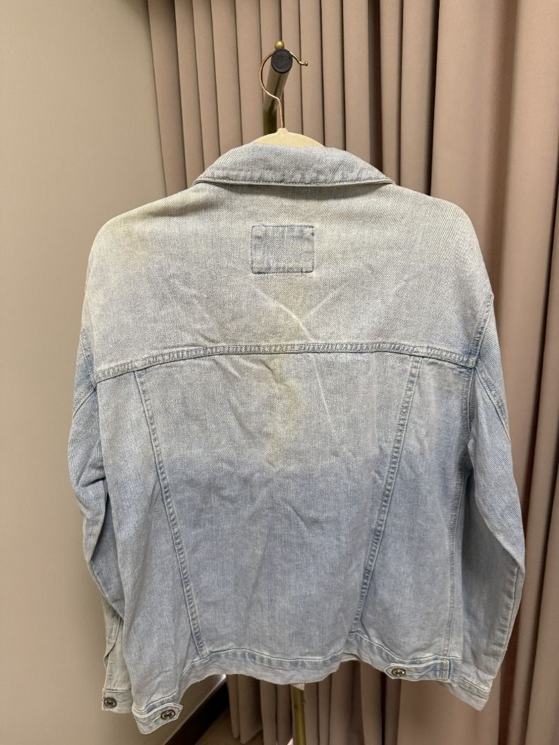 FOREVER21 Light Blue Jacket in Medium (Category: Coats, Jackets and Outerwear) located in Marikina City. Submitted by tashdeclutters. (Listing ID 1466346817, Image 2). Description: ✨FOREVER21 Light Blue Jacket in Medium - P1290 ✨ Condition 3: Good/Lightly Used 🛍️ Purchased in: Philippines ✨ @tashdeclutters ✨ Created to share the things that no longer spark joy with Tash — and hopefully, let them spark joy for someone else. 🤍 📌 SHOP POLICIES • 