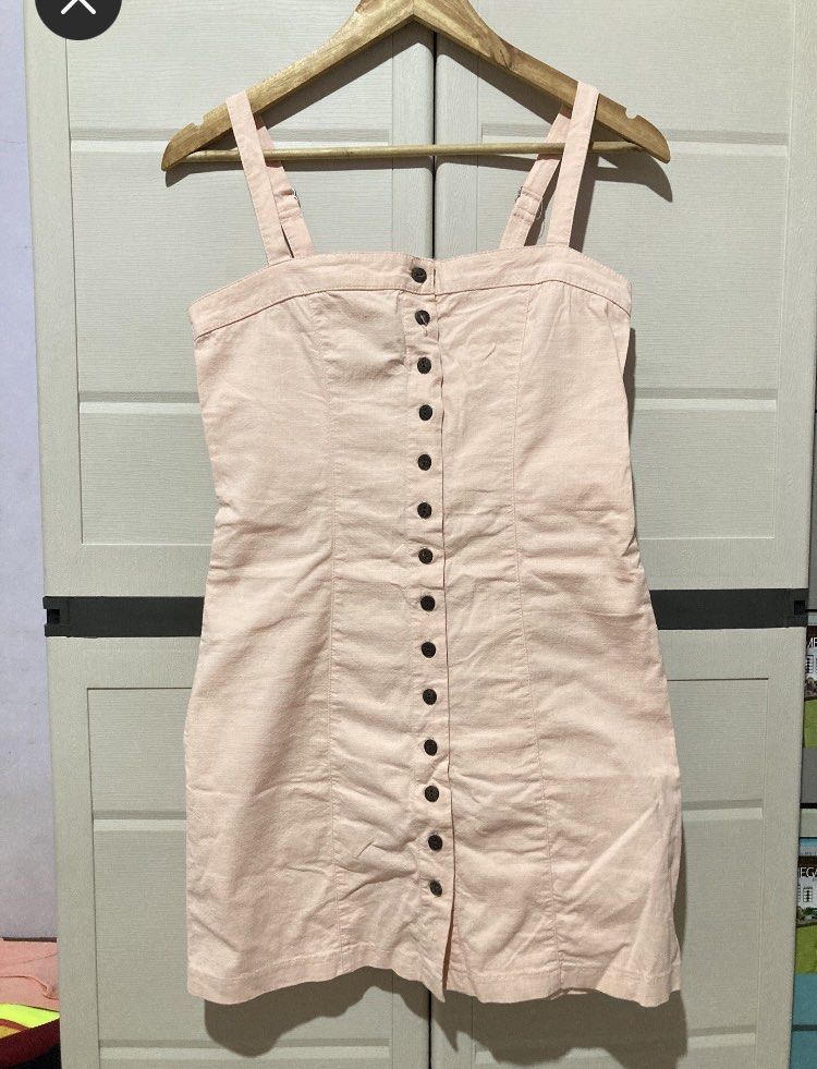 Forever 21 Pink Button-Front Mini Dress Size M (Category: Dresses) located in Meycauayan. Submitted by prettycloset.0310 (Listing ID 1466486728, Image 1). Description: Super cute Forever 21 pastel pink mini dress in size M. Features thick straps, a squared neckline, and a functional front button placket. The smocked back panel ensures a comfortable and flattering fit. Perfect and easy to style for casual daytime outings!.