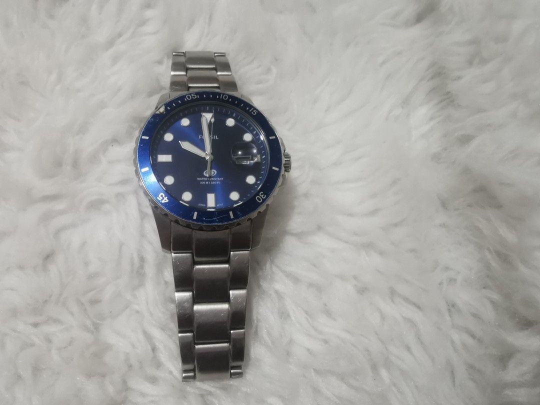Fossil Blue Dial Stainless Steel Dive Watch (Category: Men's Watches) located in Manila. Submitted by cheapcellphone (Listing ID 1466559164, Image 1). Description: - Brand: Fossil men's watch - Design: Classic dive style with striking blue dial and rotating bezel - Materials: Durable stainless steel case and bracelet PAMIGAY PRESYO NA SA LASTPRICE KUNIN NYO NA Libre na lng if proven FAKE 100% LEGIT - Movement: Reliable battery-operated quartz mov
