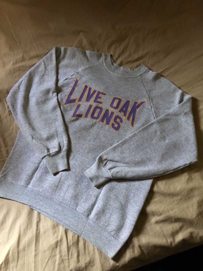FOTL Crewneck Sweater (Category: Coats, Jackets and Outerwear) located in Muntinlupa City. Submitted by josh_fitsnfinds (Listing ID 1466407472, Image 1). Description: good condition, no issues..