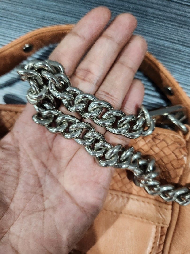 Fs (Category: Luxury Bags & Wallets) located in Tarlac. Submitted by margareth24 (Listing ID 1466447923, Image 3). Description: Sling bag large size no issue.
