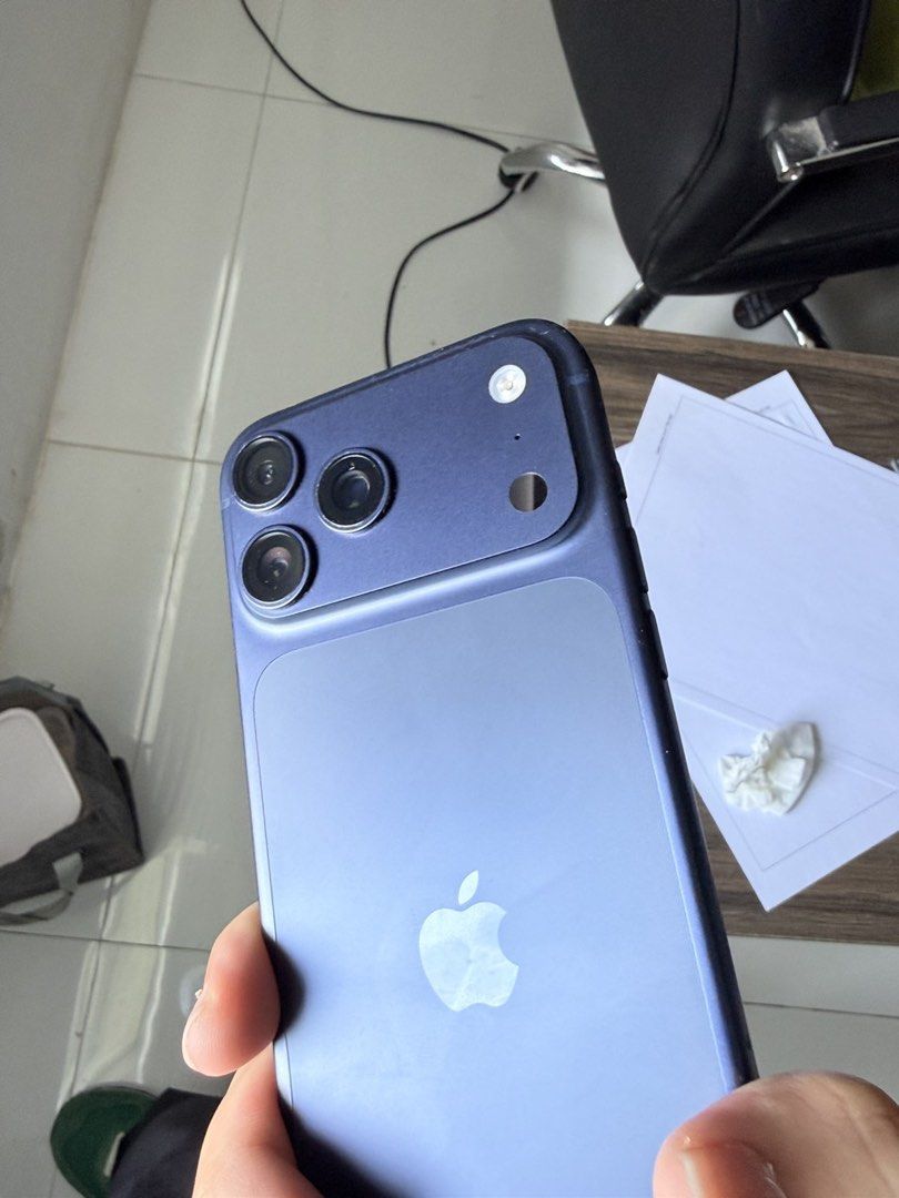 FS Iphone 17 Pro Max (Category: iPhone 17 Series) located in Manila. Submitted by eosezel (Listing ID 1466391553, Image 3). Description: No scratches No dents Just dust Bought in July 2026 Deep Blue RFS Upgrade in iP18.