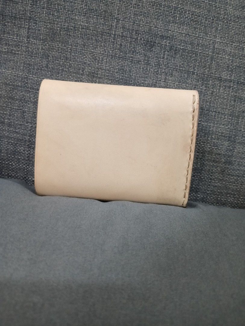 Full grain Handmade Vegetable Tanned Leather Wallet (Category: Wallets & Card holders) located in Hermosa. Submitted by chic2315 (Listing ID 1466489403, Image 2). Description: Vegetable tanned leather wallet in burgundy and natural color. Handmade and local made, this is a Marikina made wallet. Matibay and mas gumaganda pag tumagal as it develops a rich patina. Cow leather Decluttering .