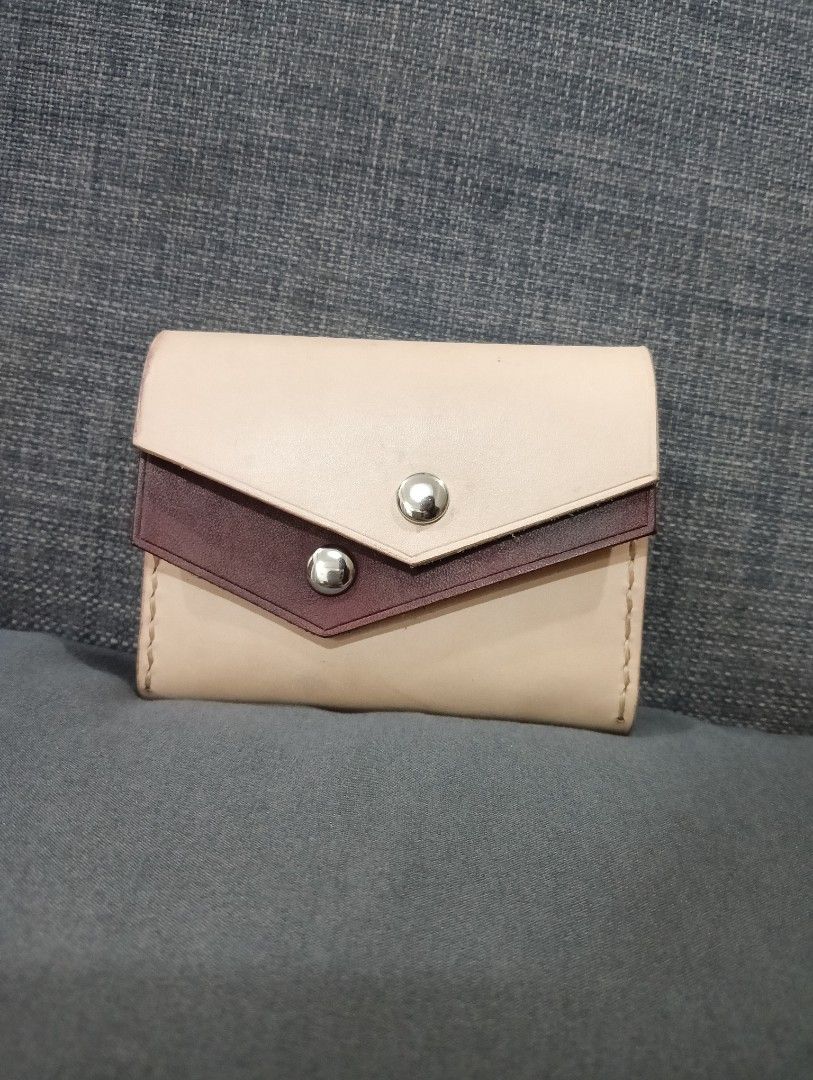 Full grain Handmade Vegetable Tanned Leather Wallet (Category: Wallets & Card holders) located in Hermosa. Submitted by chic2315 (Listing ID 1466489403, Image 1). Description: Vegetable tanned leather wallet in burgundy and natural color. Handmade and local made, this is a Marikina made wallet. Matibay and mas gumaganda pag tumagal as it develops a rich patina. Cow leather Decluttering .