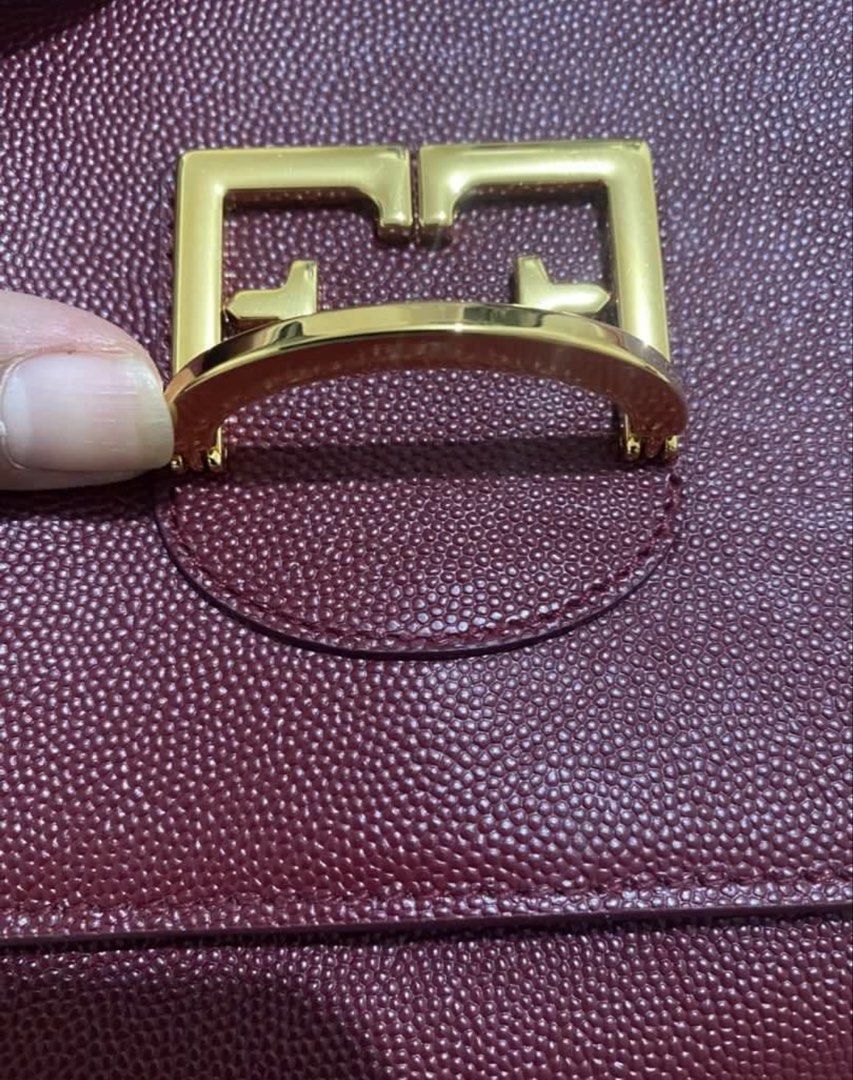 Furla (Category: Luxury Bags & Wallets) located in Tarlac. Submitted by rizasdeclutteringonline2 (Listing ID 1466512829, Image 3). Description: Furla Gold hardware No cracks No flaws With card No rubs NOT FREE SF Bought this for ₱10,000 and selling it for ₱8,000. This is still negotiable wag lang po baratin madali po ako kausap. God Bless everyone.