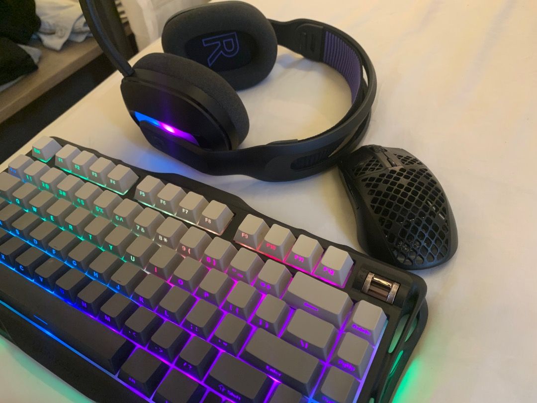 Gaming Peripherals Bundle – ₱7,500 (last price rush) (Category: Computer Parts) located in Caloocan City. Submitted by mifanguy (Listing ID 1466372204, Image 2). Description: For sale my premium gaming setup bundle — all in excellent, almost brand-new condition. No boxes, but complete accessories and everything is fully functional. 🎧 Logitech G522 LIGHTSPEED Wireless Gaming Headset 🖱️ SteelSeries Aerox 3 Wireless Gaming Mouse ⌨️ GravaStar GSK1 