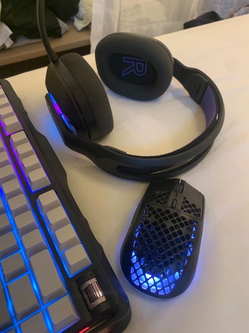 Gaming Peripherals Bundle – ₱7,500 (last price rush) (Category: Computer Parts) located in Caloocan City. Submitted by mifanguy (Listing ID 1466372204, Image 3). Description: For sale my premium gaming setup bundle — all in excellent, almost brand-new condition. No boxes, but complete accessories and everything is fully functional. 🎧 Logitech G522 LIGHTSPEED Wireless Gaming Headset 🖱️ SteelSeries Aerox 3 Wireless Gaming Mouse ⌨️ GravaStar GSK1 