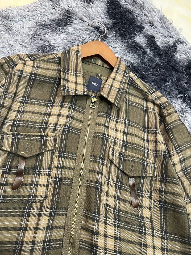 Gap Chekered Long sleeve (Category: Coats, Jackets and Outerwear) located in Manila. Submitted by cjcuevas_05 (Listing ID 1466557157, Image 2). Description: 📌Tanza Cavite Dimes: 22xF28xB29 Good condition GCASH ONLY, can ship thru JnT/orange check out for sf .
