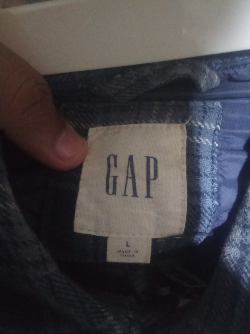 Gap Flannel Shirt Jacket (Category: Coats, Jackets and Outerwear) located in Baybay. Submitted by daleemanyuwel (Listing ID 1466458063, Image 3). Description: nylon like fabric in the inside 28x21 sleeve 21 inches can ship nationwide via j and t.