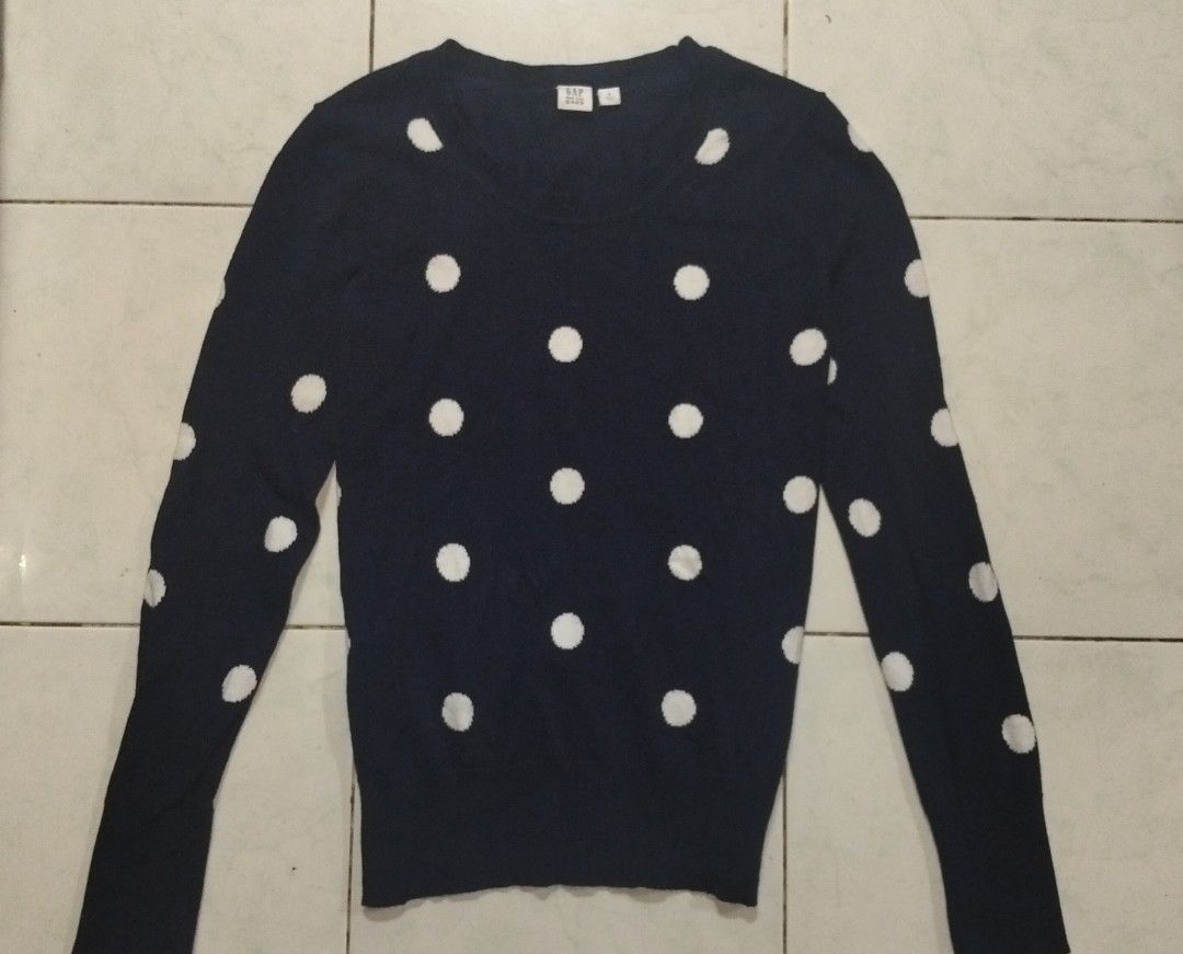 GAP Navy Blue Polka Pullover Longsleeves (Y2K, Vintage) (Category: Longsleeves) located in Rizal. Submitted by ash_tty. (Listing ID 1466458533, Image 1). Description: Can fit S to M Comfy Sossy Old money.