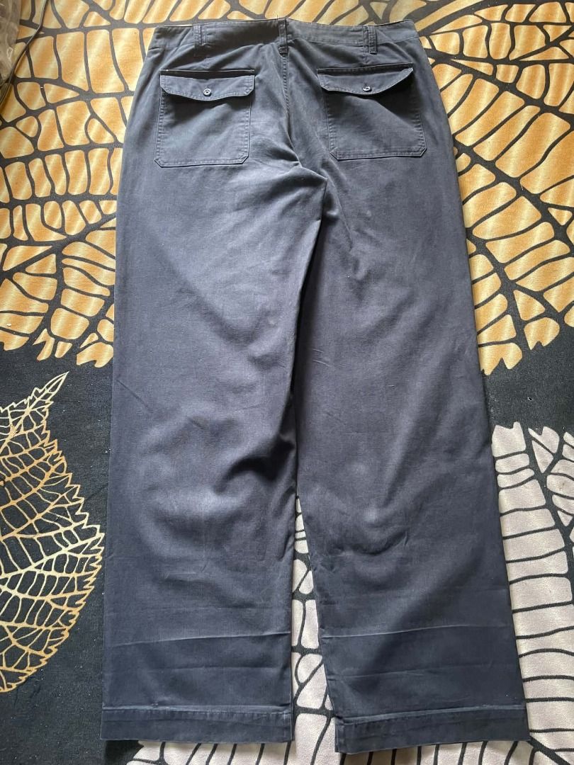 GAP RESERVIST PANTS (Category: Jeans) located in Baguio. Submitted by kryznelyn (Listing ID 1466390124, Image 2). Description: GAP RESERVIST PANTS 36x34, 40w Good Condition Issues: Pinholes Worn out fold Minimal paint bleach Negotiable Dropoff baguio location LBC outside baguio.