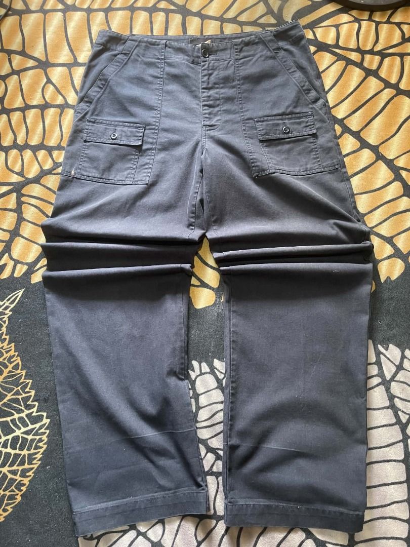 GAP RESERVIST PANTS (Category: Jeans) located in Baguio. Submitted by kryznelyn (Listing ID 1466390124, Image 1). Description: GAP RESERVIST PANTS 36x34, 40w Good Condition Issues: Pinholes Worn out fold Minimal paint bleach Negotiable Dropoff baguio location LBC outside baguio.