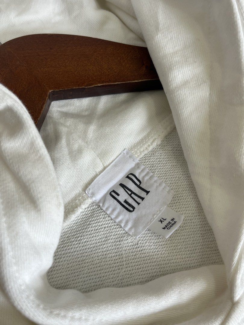Gap White Hoodie (Category: Coats, Jackets and Outerwear) located in Manila. Submitted by cjcuevas_05 (Listing ID 1466558163, Image 3). Description: 📌Tanza Cavite Dimes: 24x27 GCASH ONLY, can ship thru JnT/orange check out for sf .