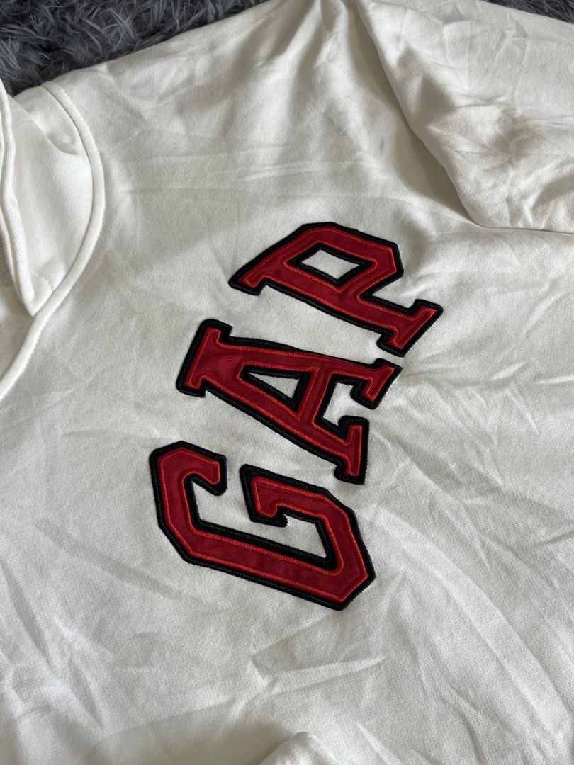 Gap White Hoodie (Category: Coats, Jackets and Outerwear) located in Manila. Submitted by cjcuevas_05 (Listing ID 1466558163, Image 2). Description: 📌Tanza Cavite Dimes: 24x27 GCASH ONLY, can ship thru JnT/orange check out for sf .