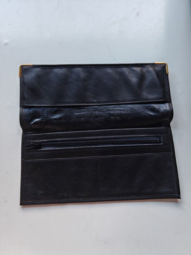 Genuine Leather Japan Long Wallet (Category: Wallets & Card Holders) located in Cavite. Submitted by zekesfinds (Listing ID 1466438401, Image 2). Description: .