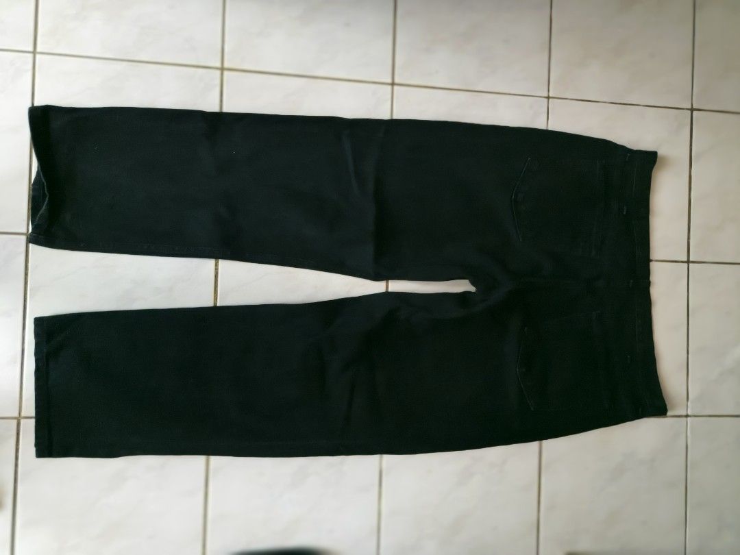 George Relaxed Black Jeans Size 38x30 (Category: Jeans) located in Manila. Submitted by searchn (Listing ID 1466401480, Image 2). Description: - Brand: George - Style: Relaxed fit denim jeans - Color: Solid black - Size: Tagged 38x30 - Material: 100% cotton - Features: Standard front and back pockets - Condition: Clean, excellent, and ready to wear.