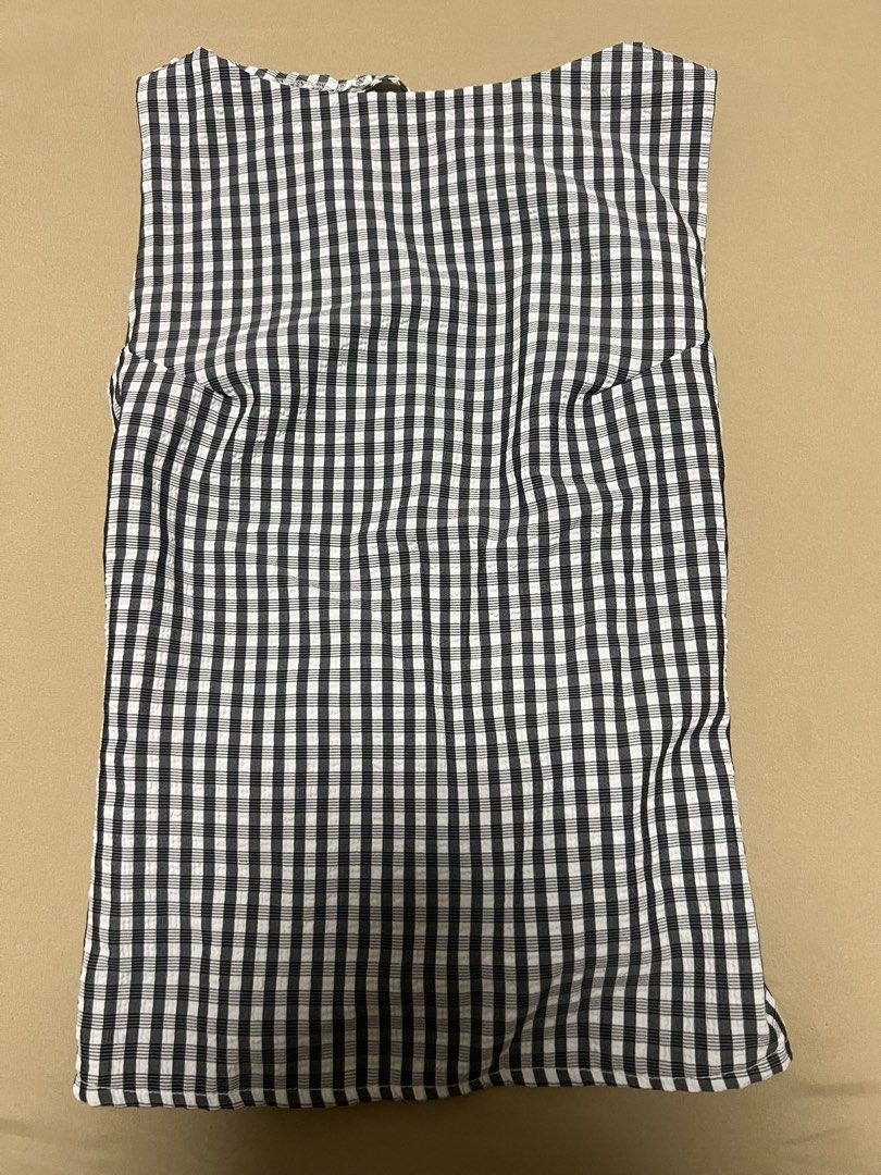 Gingham Sleeveless Top (Category: Sleeveless) located in Manila. Submitted by malggg (Listing ID 1466518249, Image 1). Description: (Decluttering again!) Got this last year from the 🍊 app (see photo #5) I knew I got the wrong size (XXS-XS) but I was still able to wear it a couple of times since it has a garterized back (see photos #3 and #4) so it can fit an XS-S frame. I re-ordered in a size S-M, I love it better, and I am more comfortable — so