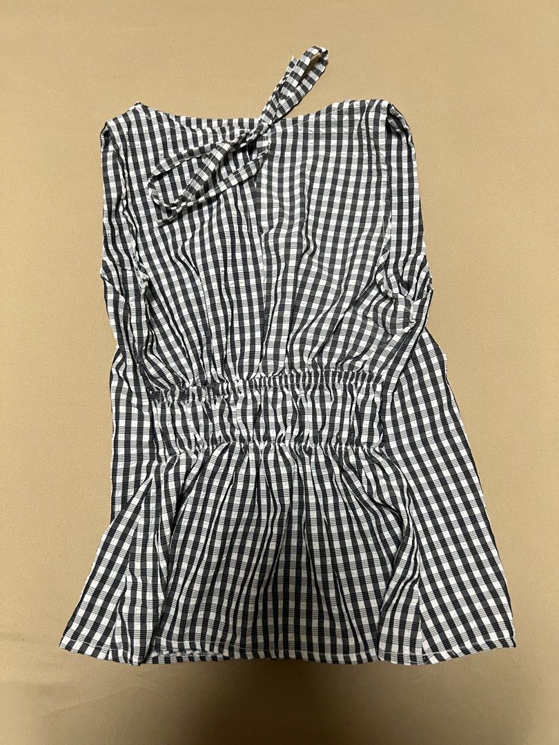 Gingham Sleeveless Top (Category: Sleeveless) located in Manila. Submitted by malggg (Listing ID 1466518249, Image 2). Description: (Decluttering again!) Got this last year from the 🍊 app (see photo #5) I knew I got the wrong size (XXS-XS) but I was still able to wear it a couple of times since it has a garterized back (see photos #3 and #4) so it can fit an XS-S frame. I re-ordered in a size S-M, I love it better, and I am more comfortable — so
