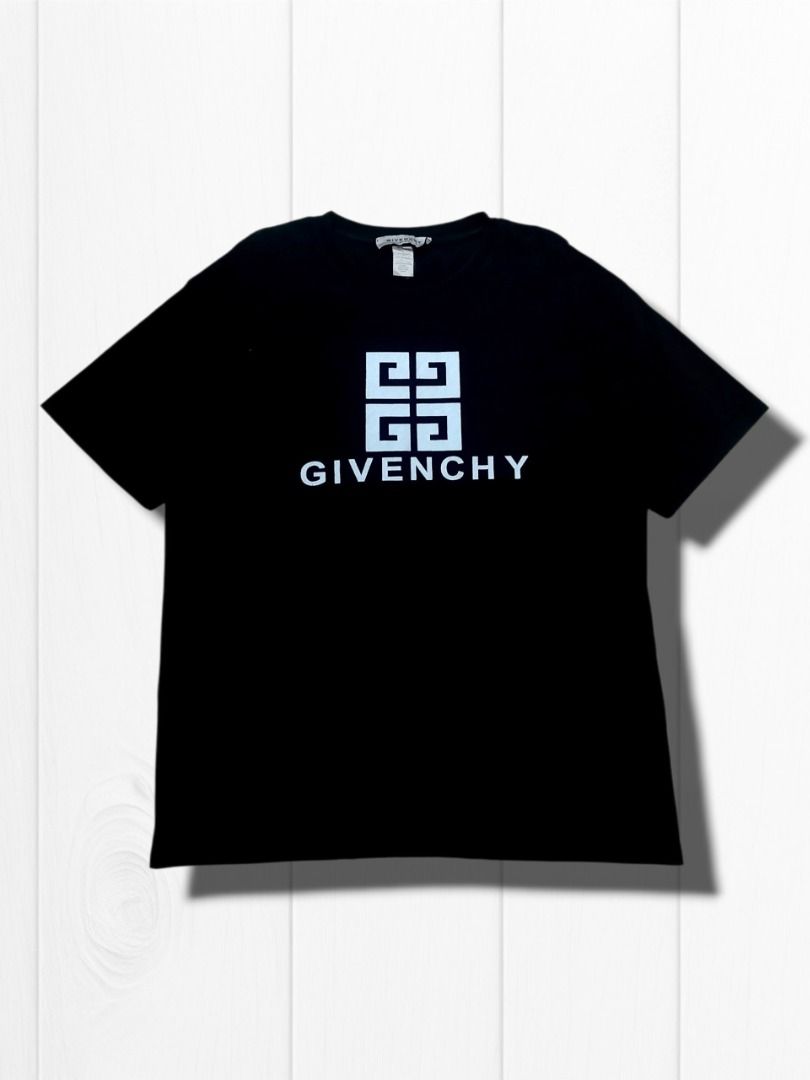 Givenchy Basic logo Black Tshirt I Tee (Category: Luxury Apparel) located in Aguinaldo. Submitted by baguioukayukay2600 (Listing ID 1466378406, Image 1). Description: .