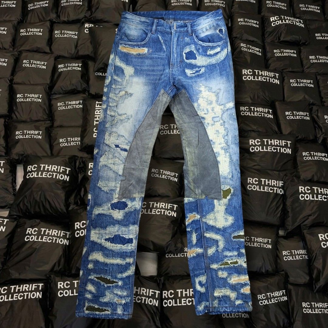 GIVENCHY PARIS MOLESKIN BORO DESTROYED DENIM JEANS DESIGNED BY MATTHEW M. WILLIAMS (SEARCHABLE CODE) (Category: Jeans) located in Rizal. Submitted by rcthriftcollection (Listing ID 1466544970, Image 1). Description: GIVENCHY PARIS MOLESKIN BORO DESTROYED DENIM JEANS DESIGNED BY MATTHEW M. WILLIAMS(SEARCHABLE CODE) Waist 30-31 inch Length 43.5 inch Excellent No issue DM📥📥📥 Location: MONTALBAN, RODRIGUEZ, RIZAL .