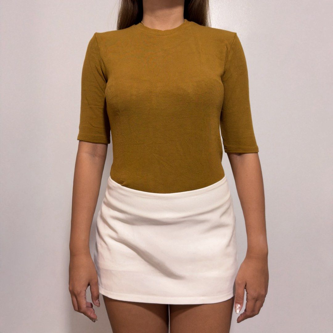 golden brown knitted top (Category: Others Tops) located in Cebu City. Submitted by cuteoncue (Listing ID 1466508377, Image 1). Description: small-med highly stretchable.