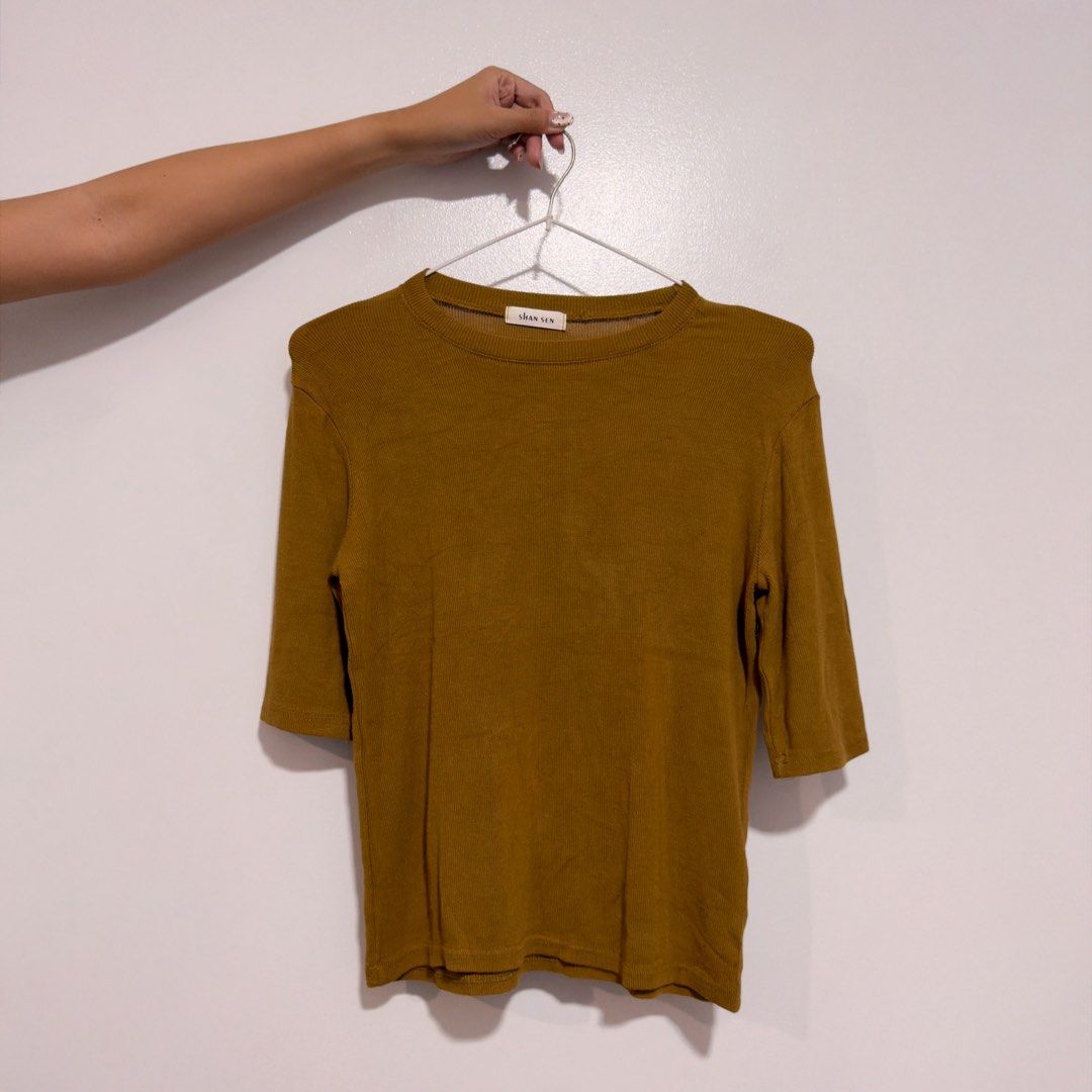 golden brown knitted top (Category: Others Tops) located in Cebu City. Submitted by cuteoncue (Listing ID 1466508377, Image 2). Description: small-med highly stretchable.