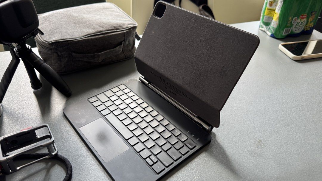 Goojodoq wireless keyboard for ipad pro air 4 5 (Category: Cases & Sleeves) located in Angeles City. Submitted by imymeminexx (Listing ID 1466357832, Image 3). Description: Goojodoq wireless keyboard case For ipad pro, Air 4 and Air 5 11 / 10.9 inch Complete accessories Can send demo video All keys are working Can do meet up around Angeles City or LBC MOP.