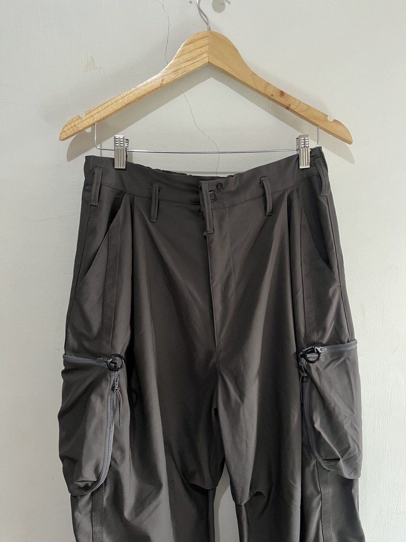 Goopimade Module Tech Utility Pants (Category: Joggers) located in Batangas. Submitted by bhomiearce729 (Listing ID 1466388202, Image 3). Description: Goopimade Module Tech Utility Pants AS NEW CONDITION!! DIMES: W: 30-34 L: 42 HEM: 9 ISSUE: NONE MINE: 1500+SF LOC: BATANGAS CITY MOD: J&T ( NO COD ) MOP: GCASH UNLI VC! UNLI VOUCH! MEETUP AROUND BATANGAS CITY ONLY!.
