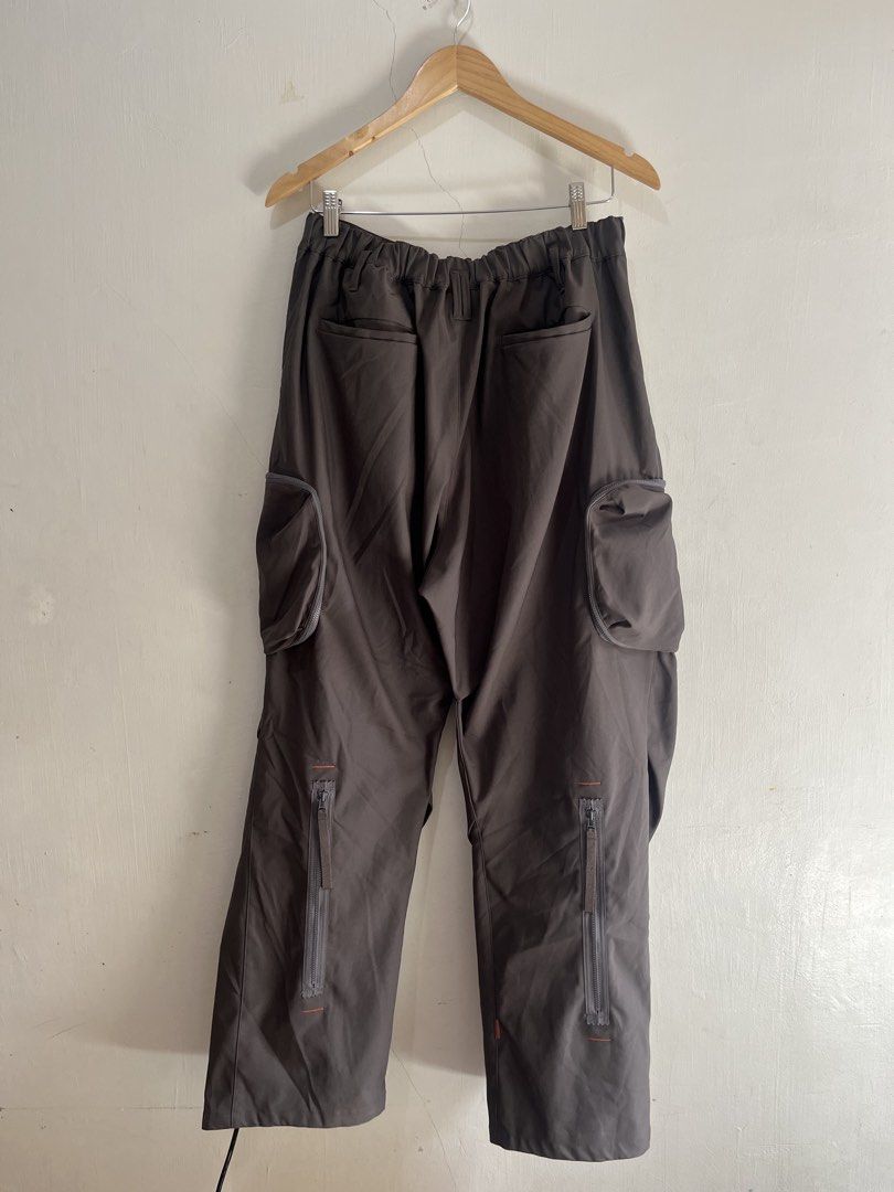 Goopimade Module Tech Utility Pants (Category: Joggers) located in Batangas. Submitted by bhomiearce729 (Listing ID 1466388202, Image 2). Description: Goopimade Module Tech Utility Pants AS NEW CONDITION!! DIMES: W: 30-34 L: 42 HEM: 9 ISSUE: NONE MINE: 1500+SF LOC: BATANGAS CITY MOD: J&T ( NO COD ) MOP: GCASH UNLI VC! UNLI VOUCH! MEETUP AROUND BATANGAS CITY ONLY!.