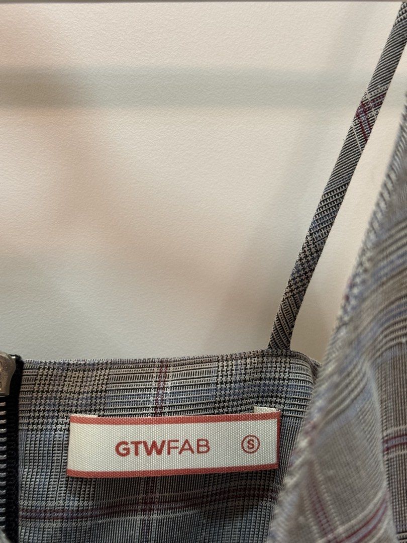 Gray gingham sleeveless top (Category: Blouses) located in Quezon City. Submitted by hazpreloved (Listing ID 1466419085, Image 3). Description: SM GTWFAB Gray gingham top Size S Can layer over tops or wear by itself Discounts for bulk orders Tags: shein, mango, pull & bear, h&m, cotton on, SM fashion.