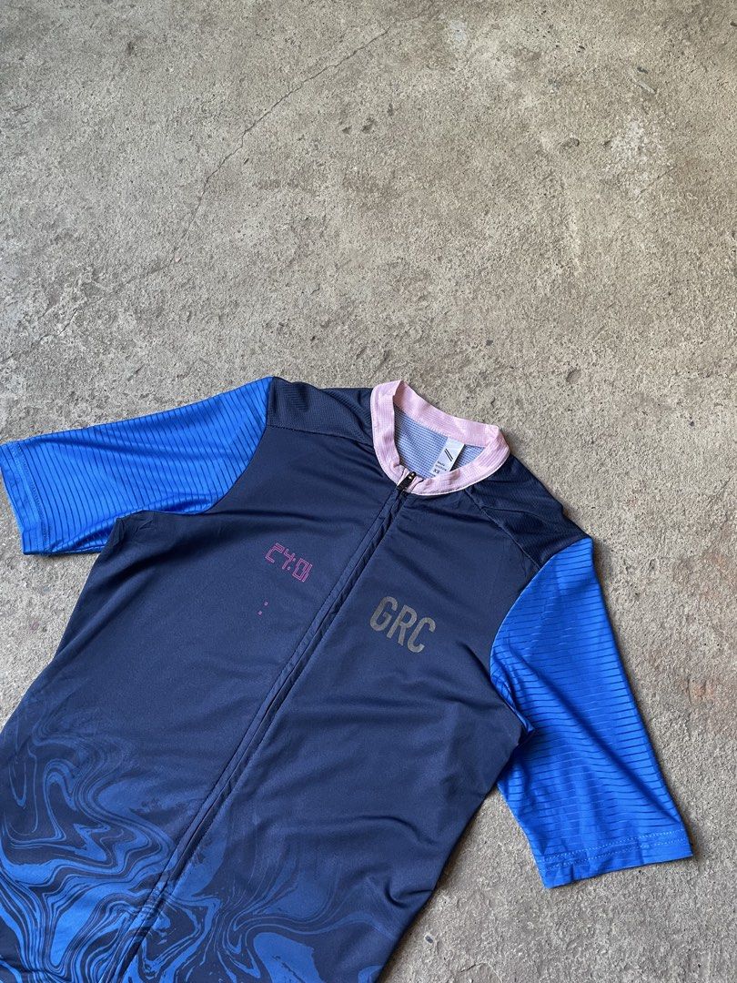 GRC 24:01 "Time Will Tell" Cycling Jersey (Category: Activewear) located in Santiago. Submitted by ace.stuff (Listing ID 1466380143, Image 2). Description: for smaller frames unisex XS on tag No issues with zipped back pocket good as new DM for inquiries .