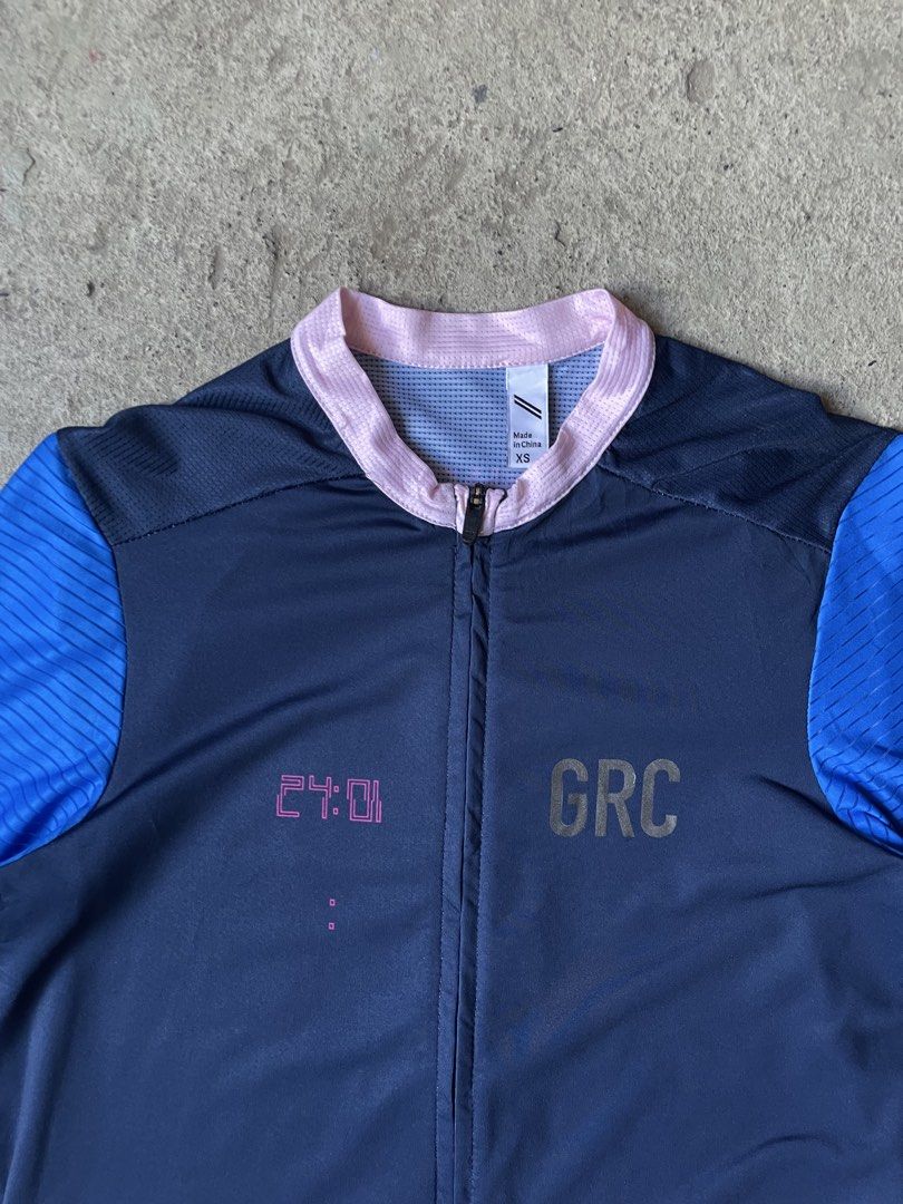 GRC 24:01 "Time Will Tell" Cycling Jersey (Category: Activewear) located in Santiago. Submitted by ace.stuff (Listing ID 1466380143, Image 3). Description: for smaller frames unisex XS on tag No issues with zipped back pocket good as new DM for inquiries .