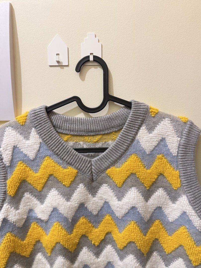 Grey Knitted Vest (Category: Vests) located in Manila. Submitted by xmagic.shopx (Listing ID 1466464754, Image 2). Description: .