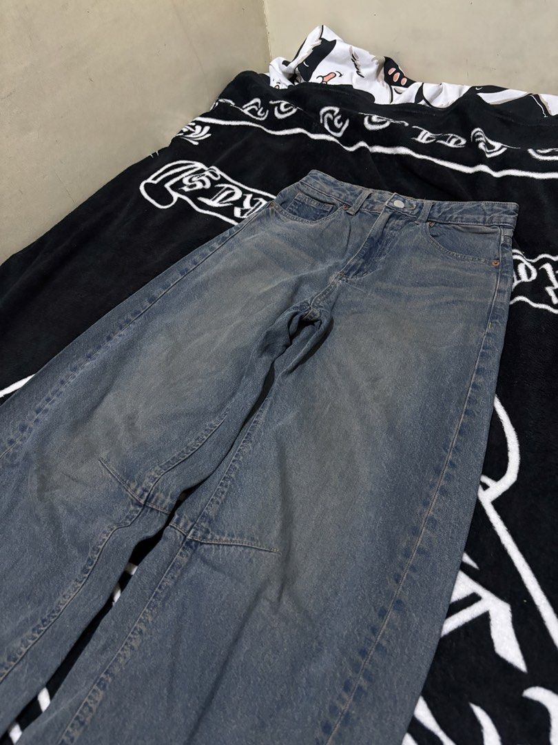 GU barrel pants (Category: Jeans) located in Taguig. Submitted by dcltrng. (Listing ID 1466536770, Image 2). Description: GU barrel pants Size small Waist 28 Length 38 Leg opening 9 Can pass as brand new No issue.