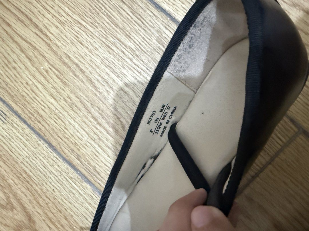 GU Black Flats (Category: Flats & Sandals) located in Manila. Submitted by dalmideclutters (Listing ID 1466466872, Image 2). Description: -used once -original GU Japan.